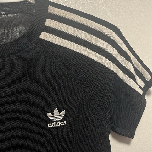 Small adidas knit t shirt - Picture 2 of 5